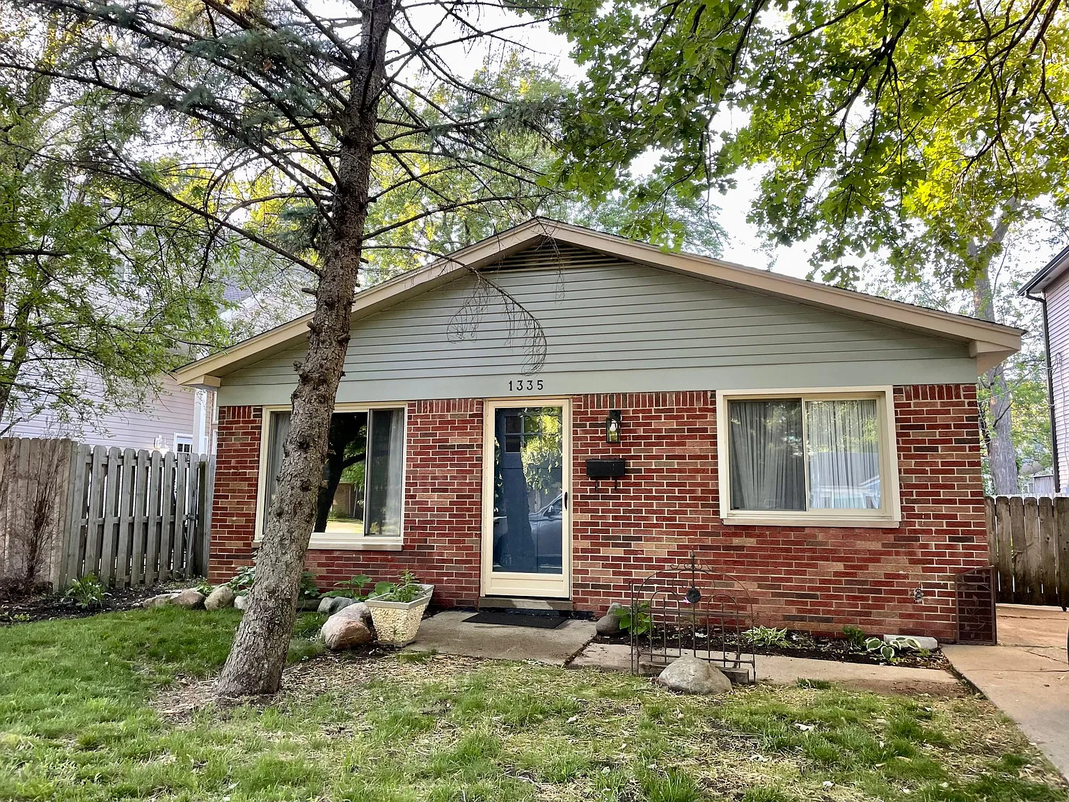 1335 E Forteen Mile Rd photo 1