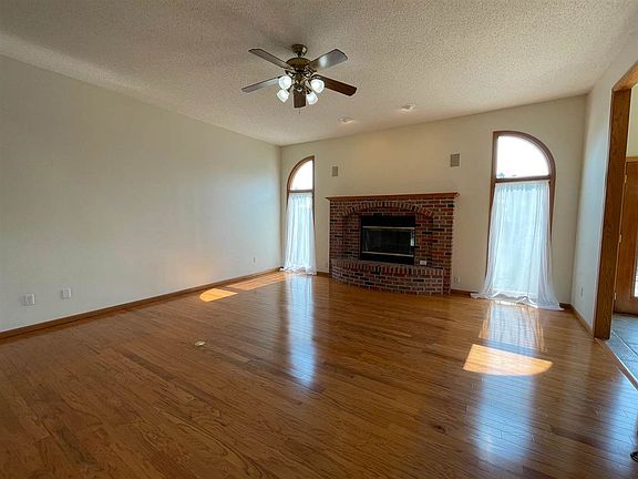 3rd image of 10425 1st Avenue Pl N