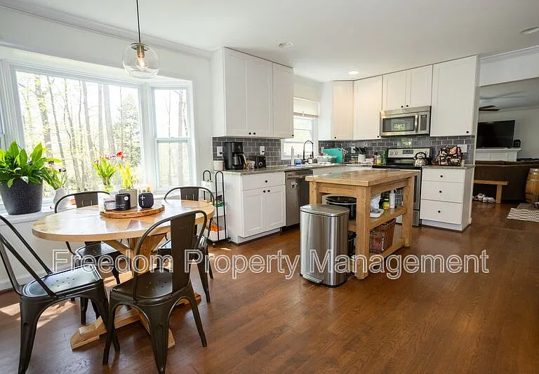 6197 Edwards Dr — Photo 16