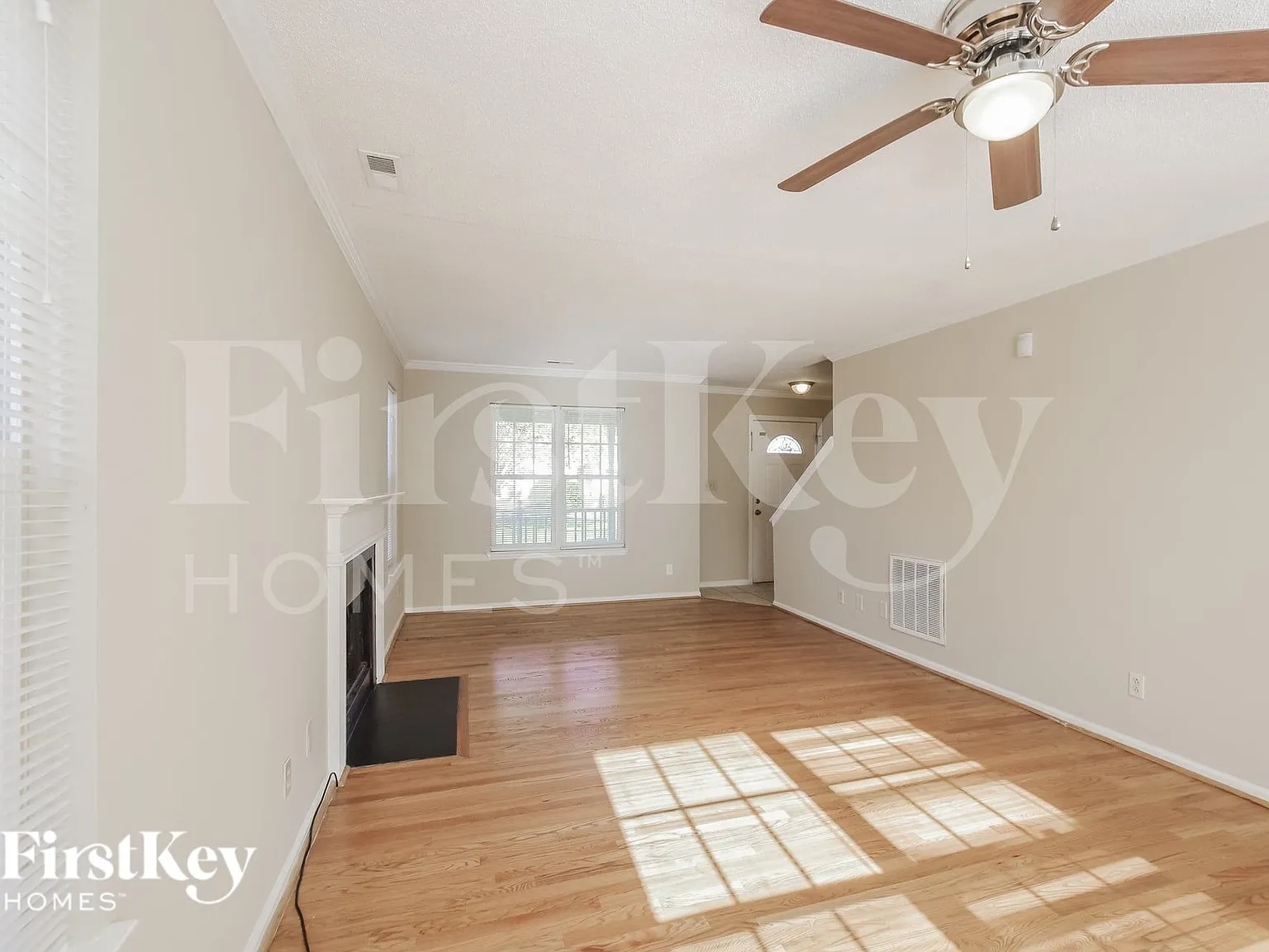 3 bed, 2.5 bath, 1720 sqft, $1,770 — Photo 3