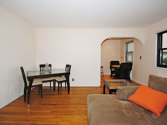 4th image of 5833 246th Cres