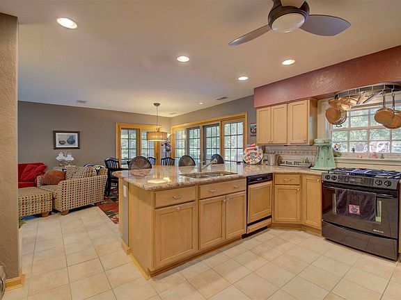 3rd image of 219 Cherrywood Dr