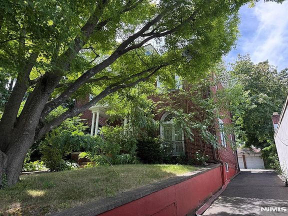 3rd image of 452 Central Ave