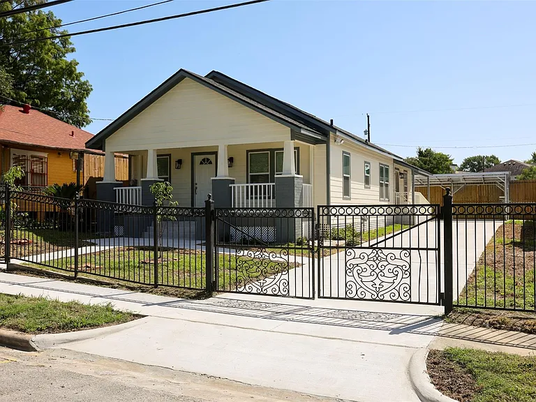 512 Threlkeld St — Photo 1