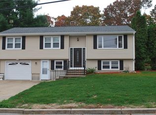 106 Manchester Farm Rd, North Providence, RI 02904