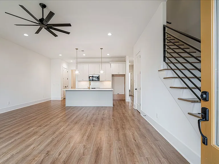 5472 Park Ave — Photo 3