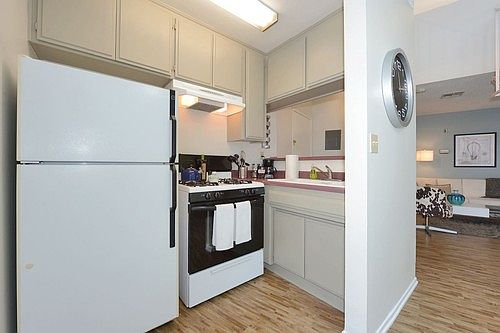 3rd image of 3600 Bagley Ave APT 307