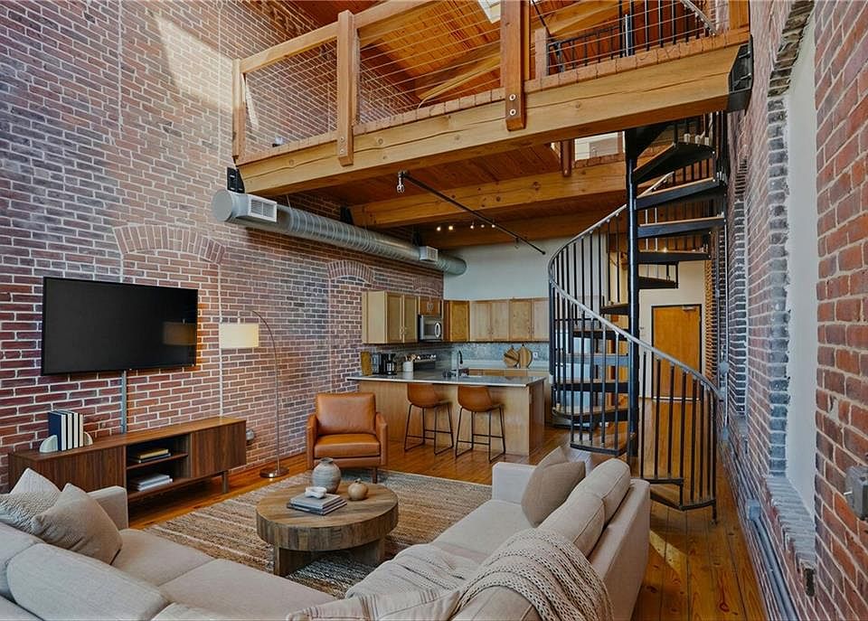 1st image of 407 Pine St #303
