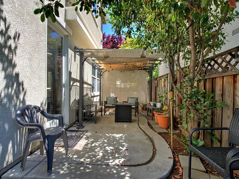 406 Toyon Ln — Photo 14