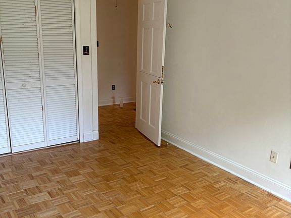 3rd image of 61 Brighton Ct