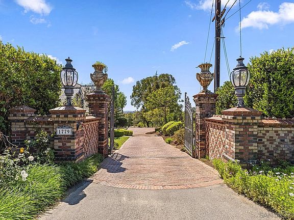 3rd image of 1779 Elevado Rd