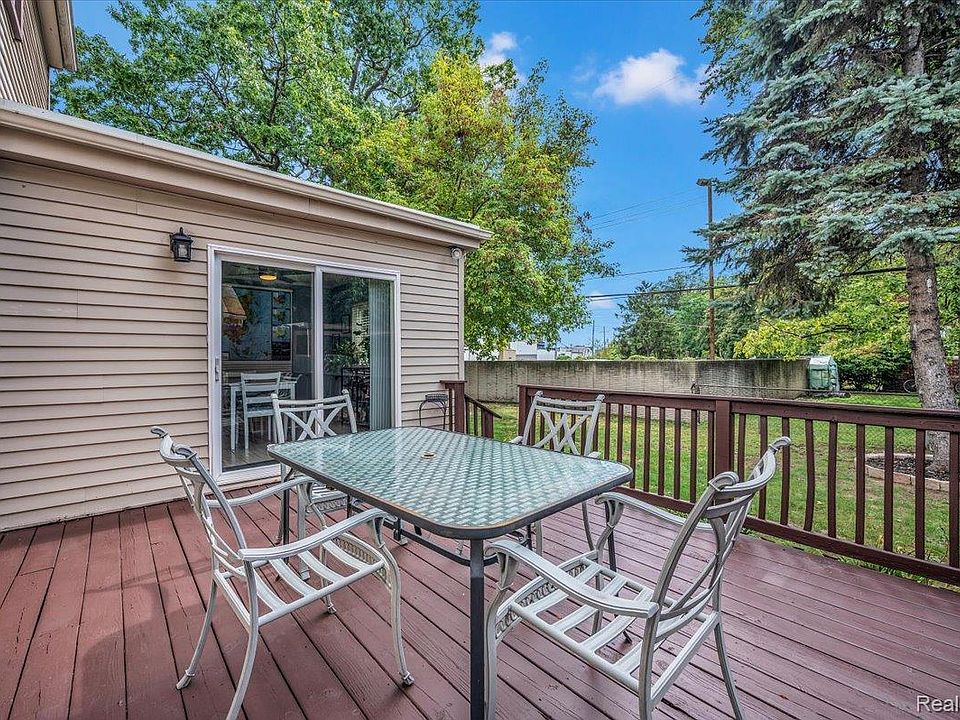 219 Adams Ct, photo 6