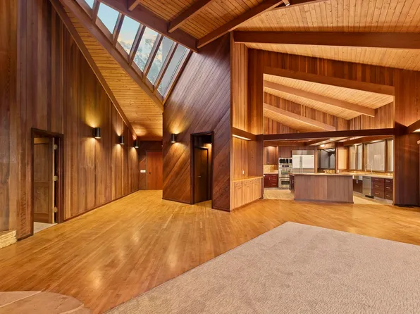 2450 Piiholo Rd, Makawao, HI 96768