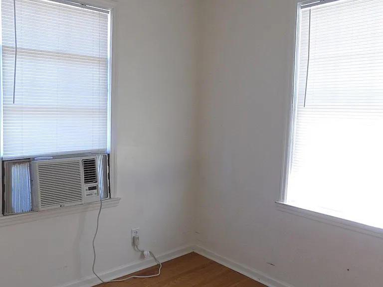 2347 Stark St — Photo 7