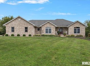 701 Timber Ridge Rd, Mechanicsburg, IL 62545