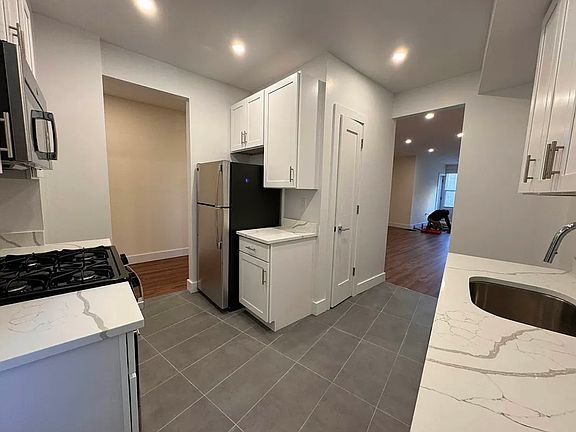 2nd image of 11420 Queens Blvd #3