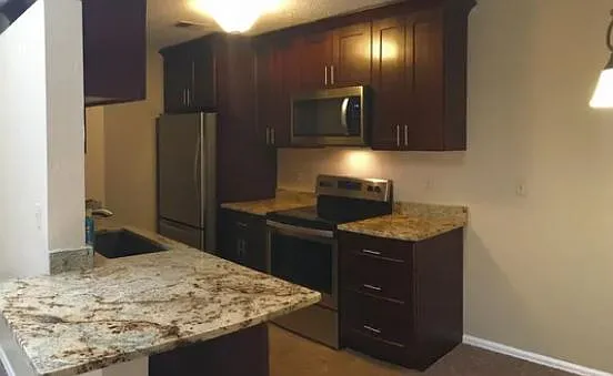 2 bed, 1000 sqft, $1,950 — Photo 4
