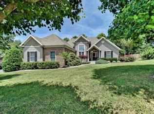 7 Fairway Ln, Johnson City, TN 37601