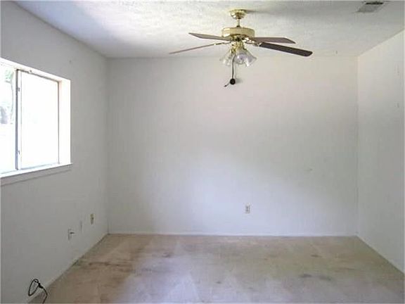 3rd image of 208 Woodvale Dr