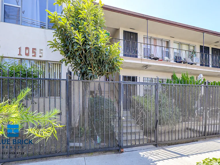 1055 N El Centro Ave #8 — Photo 3