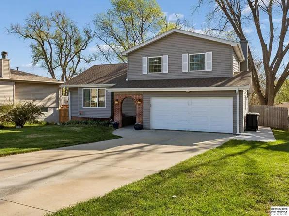 4817 S 106th Cir, Omaha, NE 68127