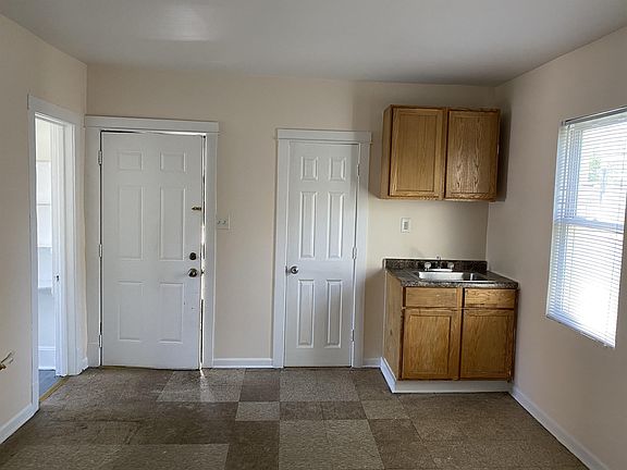 3rd image of 4911 Homerlee Ave Unit 2R