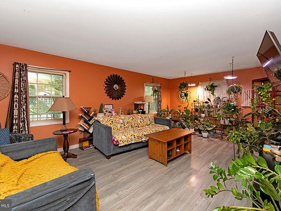 4th image of 174 Eastbrook Ln