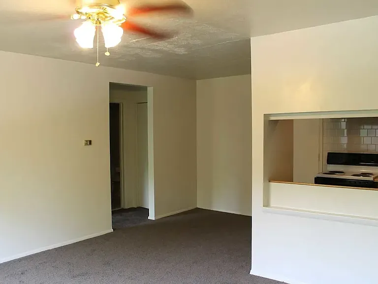 Knickerbocker Apartments — Photo 7