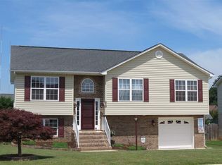 213 Mayfield Ln, Waynesboro, VA 22980