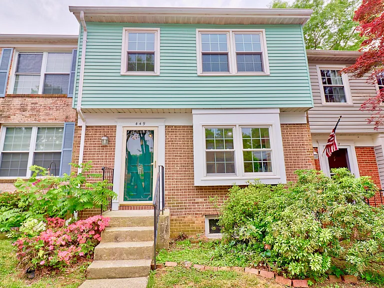 449 Colonial Ridge Ln — Photo 1