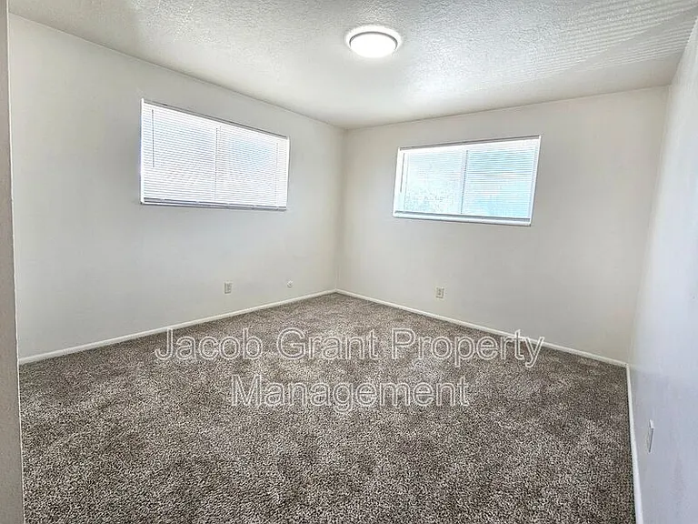 2134 Saint Clair Rd — Photo 9