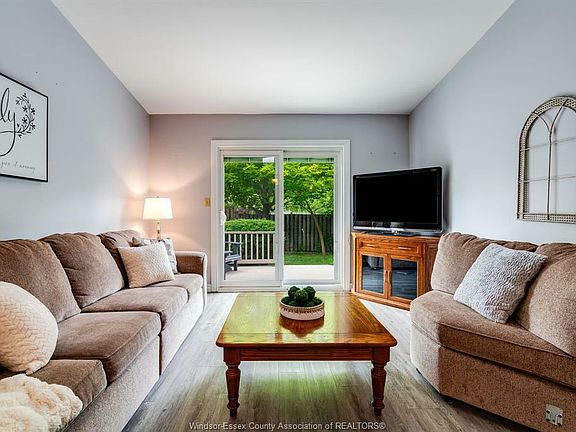 5th image of 27 Malibu Dr