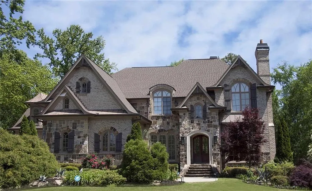 6 bed, 5.5 bath, 6260 sqft, $10,000 — Photo 1