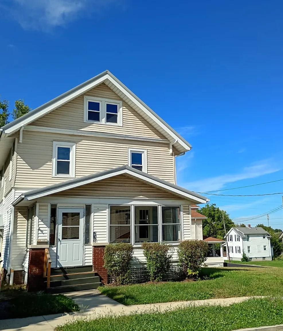 238 E Liberty St — Photo 1