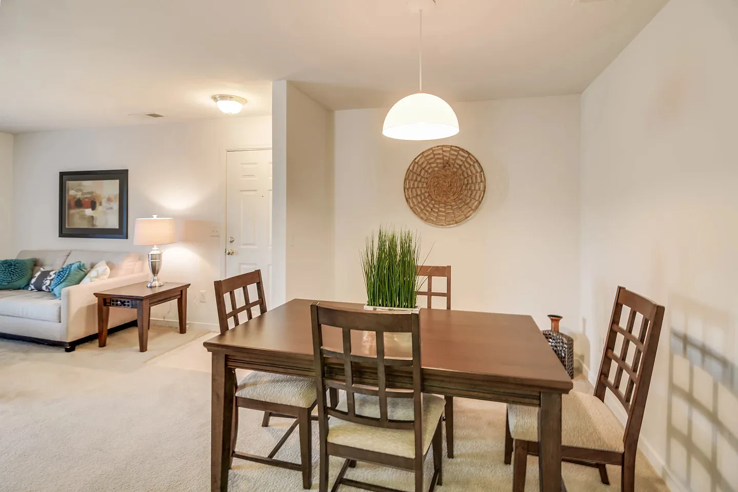 Creekpointe Apartments — Photo 4
