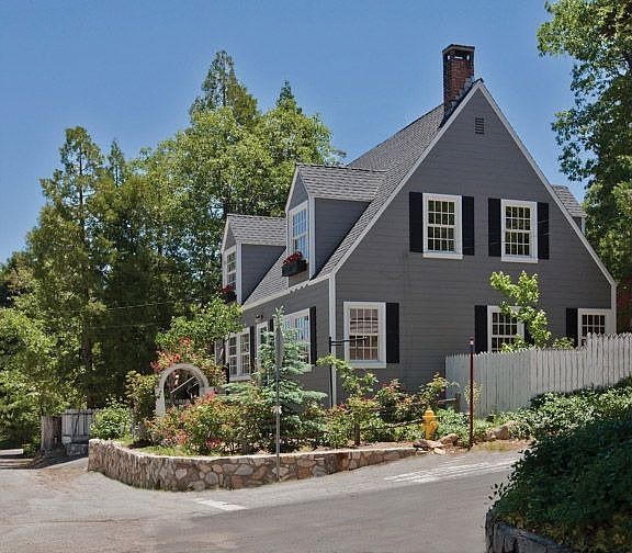 1st image of 319 Oak Dr