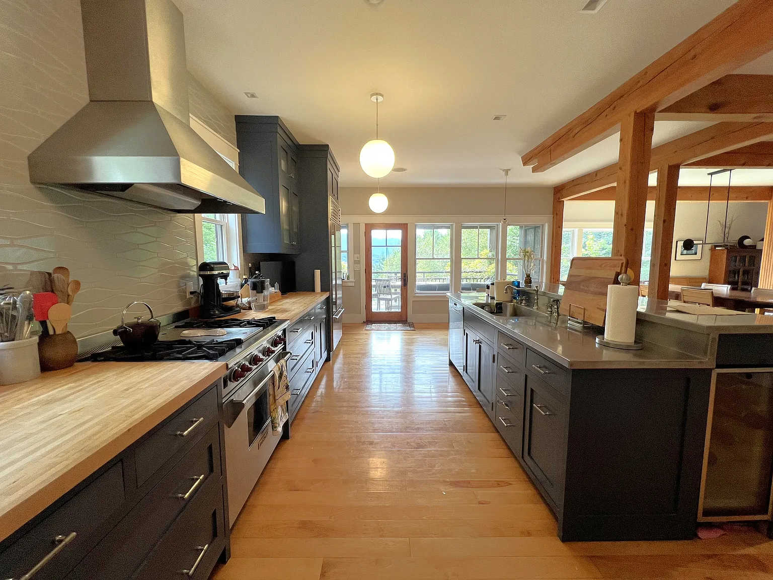 4 bed, 4.5 bath, 4000 sqft, $14,500 — Photo 2