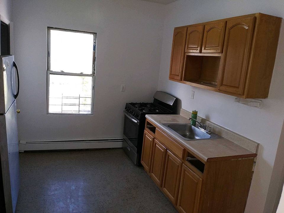 1st image of 24 Jones Pl #Top