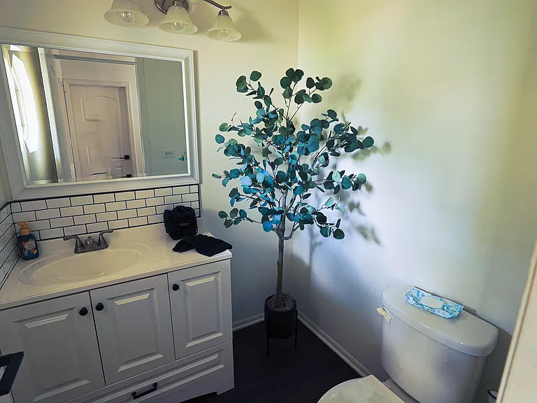 1049 Talbots Ln — Photo 18