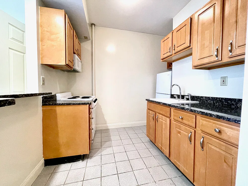 Studio, 450 sqft, $2,300 — Photo 3