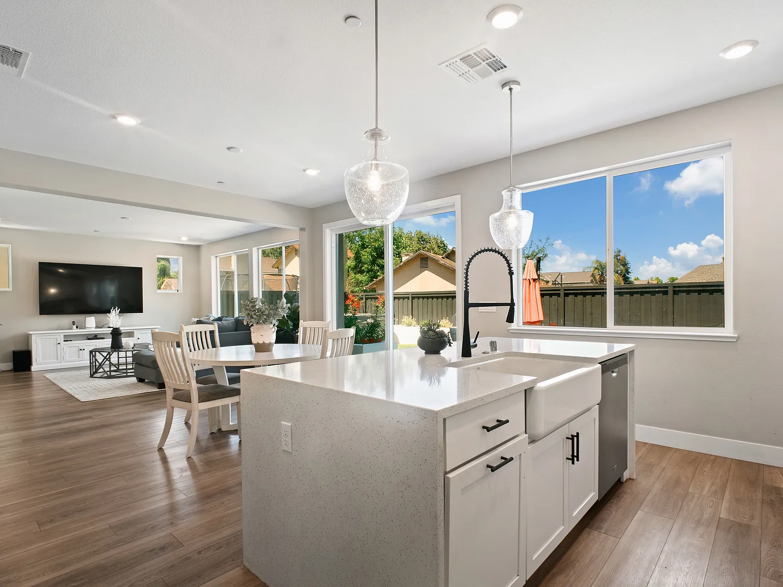 5 bed, 4.5 bath, 3177 sqft, $4,400 — Photo 3
