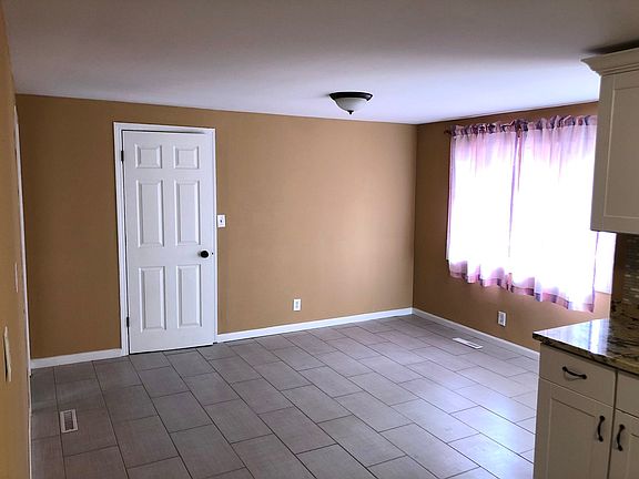 4th image of 319 Amarillo Dr