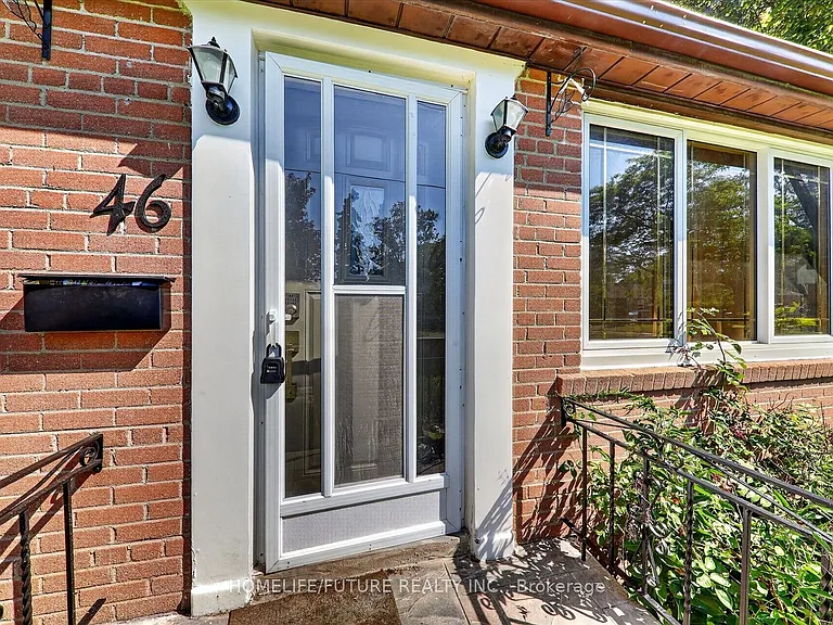46 Stamford Sq N — Photo 5