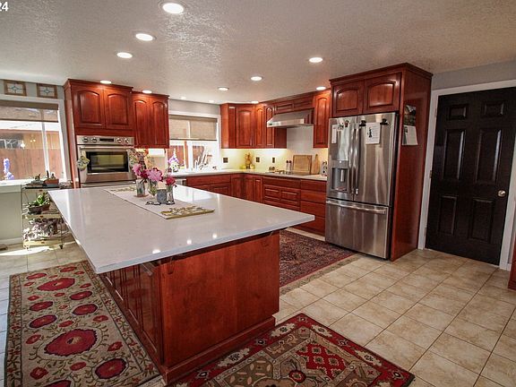 4th image of 1546 SE 52nd Ave