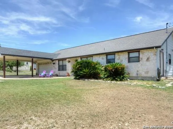 525 River Ranch Dr, Bandera, TX 78003