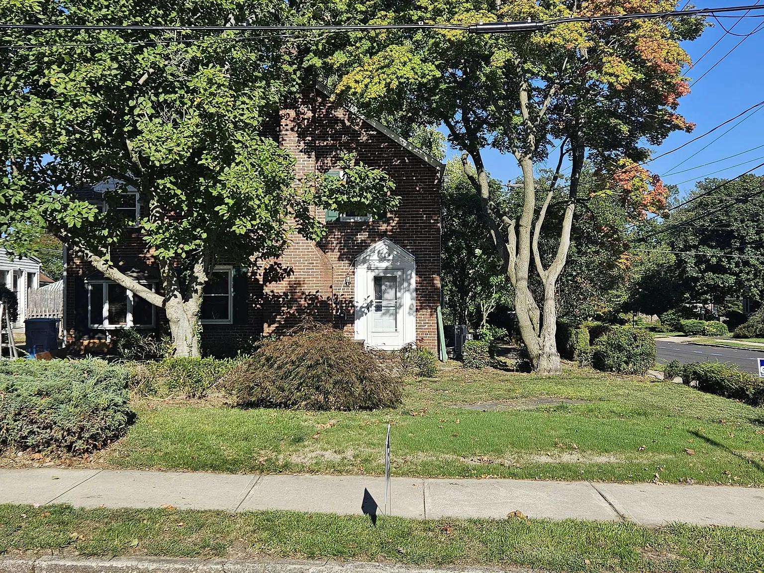 3 bed, 1.5 bath, 1922 sqft, $2,300 — Photo 1