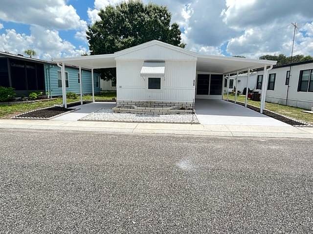 1st image of 836 Heron Ln