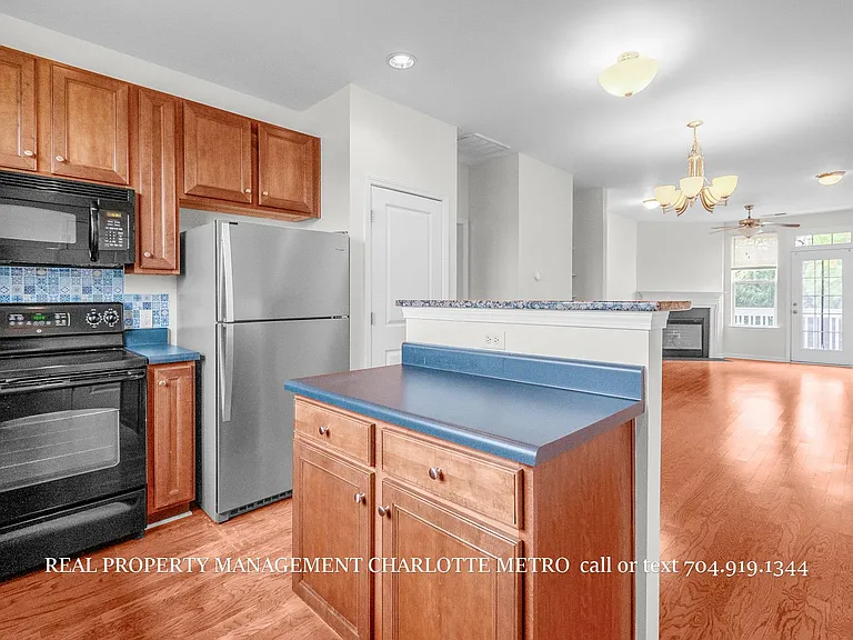 1630 Walnut View Dr — Photo 7