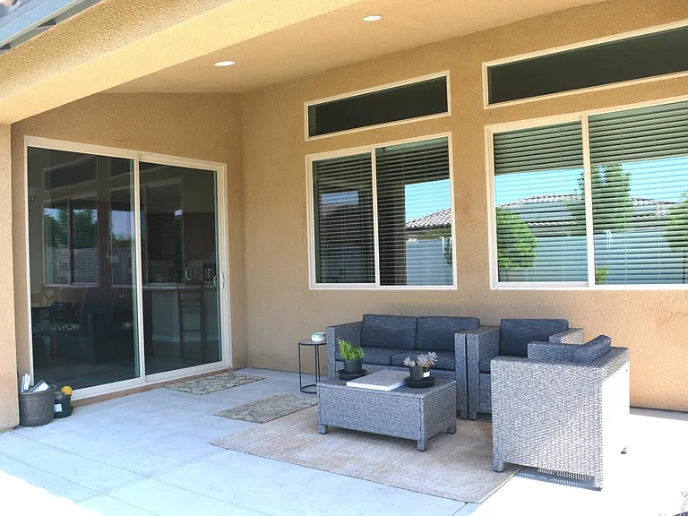 Covered patio extends the dining area through the oversized sliding door for enjoyable morning breakfast or early dinner. Patio furniture showed in the photo is included in the rent.