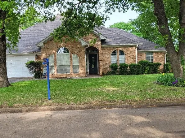 131 Stone Briar Dr N, Sulphur Springs, TX 75482